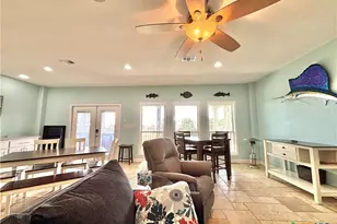 403 W Maple St, Port O'Connor, TX 77982 - Photo 11