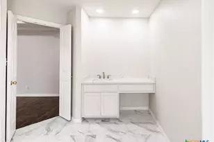 202 Ridge View, Victoria, TX 77904 - Photo 7