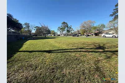 505 S Wells Street, Edna, TX 77957 - Photo 3