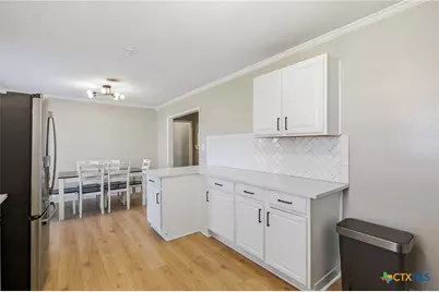 608 E Rosebud Avenue, Victoria, TX 77901 - Photo 9