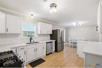 608 E Rosebud Avenue, Victoria, TX 77901 - Photo 5