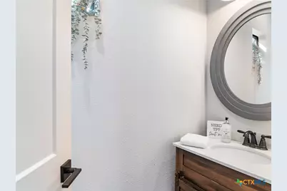 502 E Basel Street, New Braunfels, TX 78130 - Photo 21