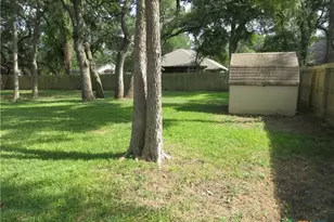 139 Lone Oak St, Seguin, TX 78155 - Photo 5