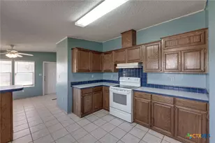 809 Crest Ct, Copperas Cove, TX 76522 - Photo 9