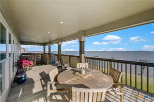 1588 W Bayshore Dr, Palacios, TX 77465 - Photo 9