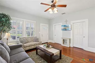 108 Kroschel St, Hallettsville, TX 77964 - Photo 9