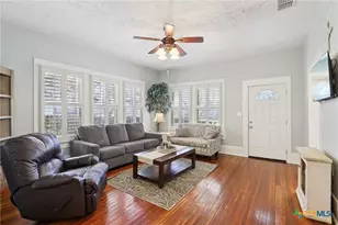 108 Kroschel St, Hallettsville, TX 77964 - Photo 7