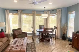 730 E Mather St, New Braunfels, TX 78130 - Photo 5