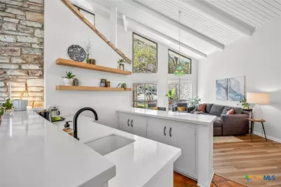 201 S Contour Drive, Gonzales, TX 78629 - Photo 9