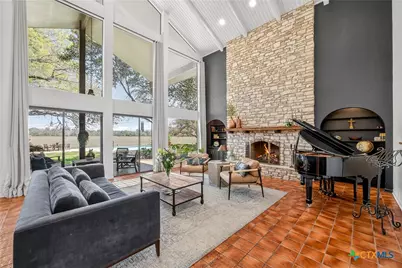 201 S Contour Drive, Gonzales, TX 78629 - Photo 11