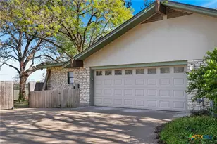 201 S Contour Dr, Gonzales, TX 78629 - Photo 41
