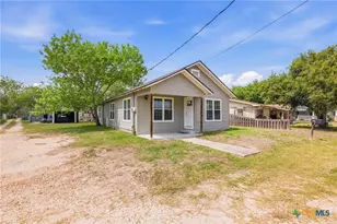 1406 N Clinton St, Cuero, TX 77954 - Photo 3