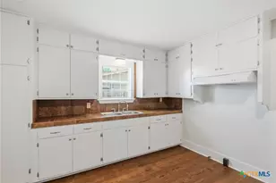 1406 N Clinton St, Cuero, TX 77954 - Photo 11