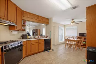 123 E Harbor Dr, Port Lavaca, TX 77979 - Photo 17