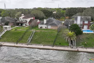 123 E Harbor Dr, Port Lavaca, TX 77979 - Photo 3