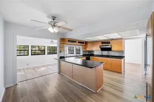 6102 Woodmoor St, San Antonio, TX 78249 - Photo 5