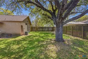 109 Queenswood Trail, Victoria, TX 77901 - Photo 17