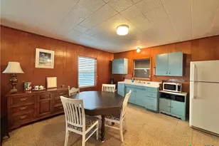 411 W Olive Ave, Port O'Connor, TX 77982 - Photo 5