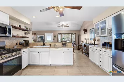 8010 Devonshire Drive, Spring Branch, TX 78070 - Photo 9