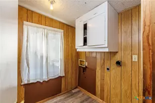 921 Robertson St, Gonzales, TX 78629 - Photo 21