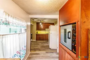 921 Robertson St, Gonzales, TX 78629 - Photo 9