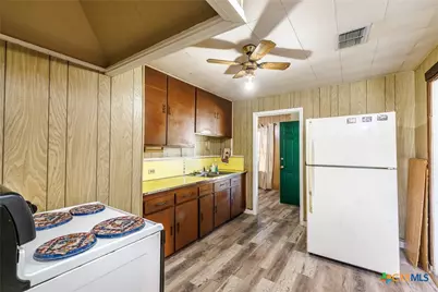 921 Robertson Street, Gonzales, TX 78629 - Photo 5