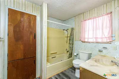 921 Robertson Street, Gonzales, TX 78629 - Photo 13