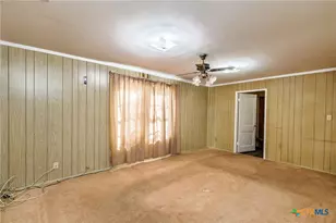 921 Robertson St, Gonzales, TX 78629 - Photo 11