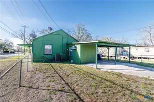 921 Robertson St, Gonzales, TX 78629 - Photo 27