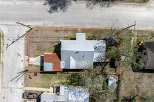 921 Robertson St, Gonzales, TX 78629 - Photo 31