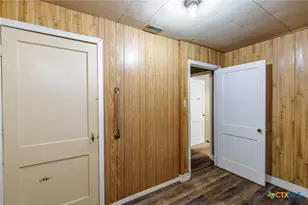 921 Robertson St, Gonzales, TX 78629 - Photo 17