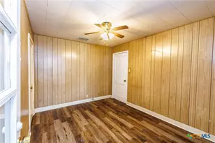 921 Robertson St, Gonzales, TX 78629 - Photo 15