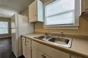 24 S 28th St, Killeen, TX 76541 - Photo 3