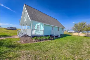 376 Haddock Dr, Palacios, TX 77465 - Photo 3