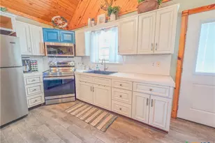 376 Haddock Dr, Palacios, TX 77465 - Photo 9