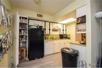 1805 Rosemary Avenue, Victoria, TX 77901 - Photo 3