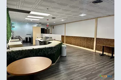 211 E Court Street, Seguin, TX 78155 - Photo 7