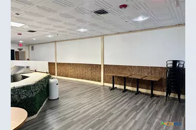 211 E Court Street, Seguin, TX 78155 - Photo 11