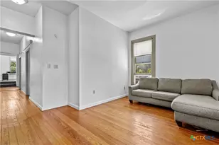 527 W San Antonio St, San Marcos, TX 78666 - Photo 3