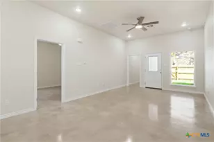 410 W Avenue C, Copperas Cove, TX 76522 - Photo 5