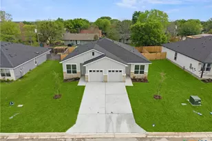 614 Campus St, Troy, TX 76579 - Photo 3