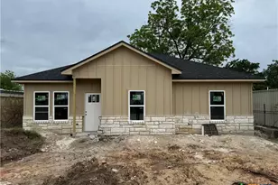 606 Bridge St, Gatesville, TX 76528 - Photo 1