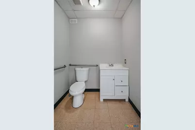 305 Sam Houston Drive #B & C, Victoria, TX 77901 - Photo 7