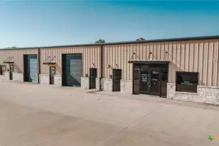 305 Sam Houston Dr, Victoria, TX 77901 - Photo 1