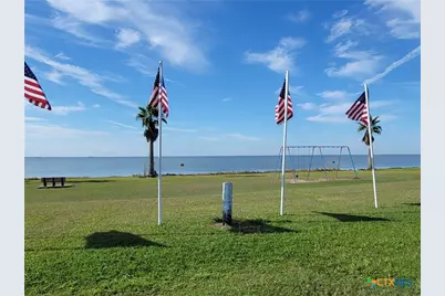 605 W Baltimore Avenue, Seadrift, TX 77983 - Photo 5