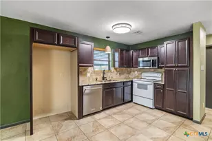 202 Georgia Ln, Victoria, TX 77901 - Photo 9