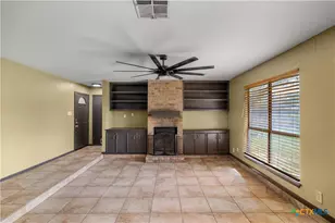 202 Georgia Ln, Victoria, TX 77901 - Photo 5