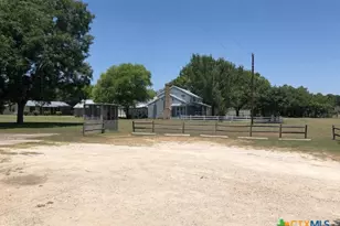 310 Brackenridge Ln, Seguin, TX 78155 - Photo 5