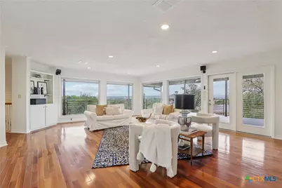 714 Starcrest, New Braunfels, TX 78130 - Photo 9