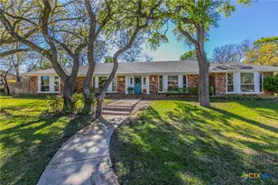 208 Highland Oaks Dr, Harker Heights, TX 76548 - Photo 1